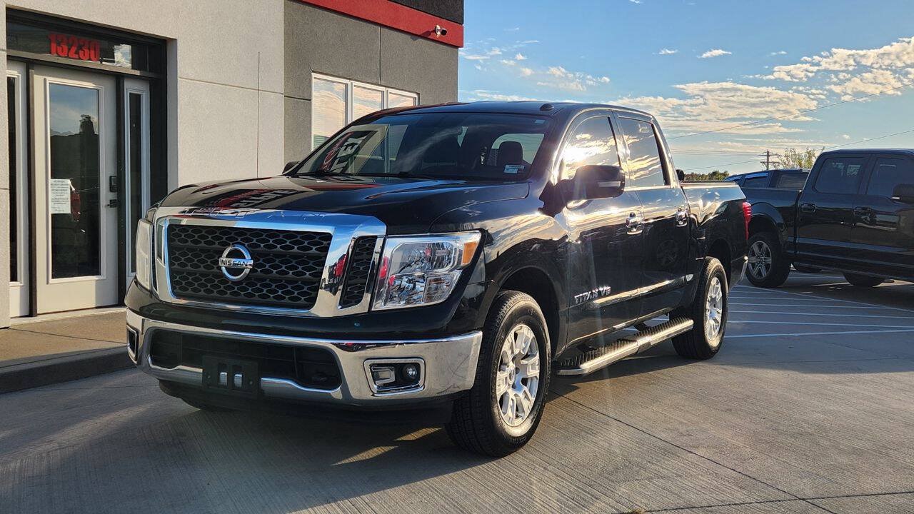Used 2018 Nissan Titan SV AWD/4WD image 25