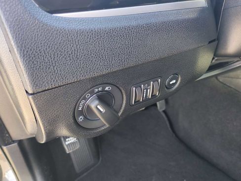 Used 2023 Chrysler 300 Touring w/ Sport Appearance Package image 34