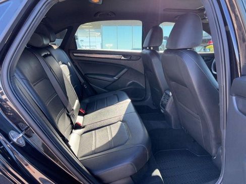 Used 2021 Volkswagen Passat 2.0T R-Line image 10