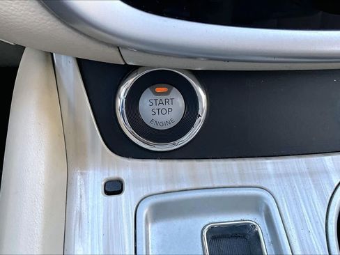 Used 2015 Nissan Murano S image 33