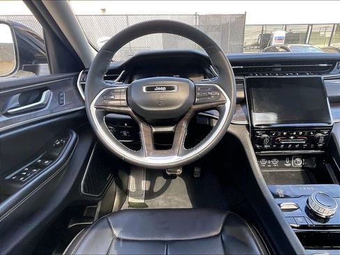 Used 2023 Jeep Grand Cherokee 4WD 4xe w/ Luxury Tech Group II image 17