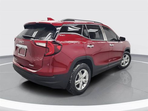 Used 2024 GMC Terrain SLE w/ Driver Convenience Package image 3