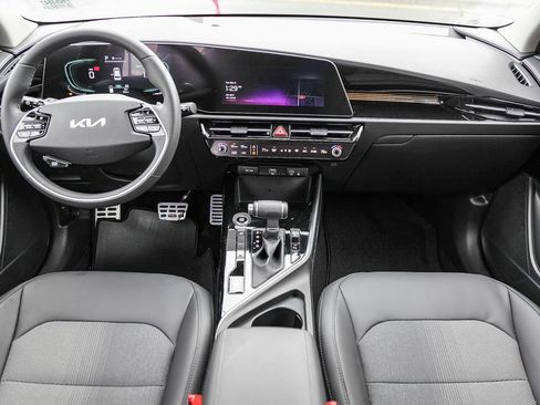 Certified 2025 Kia Niro EX Touring FWD image 13