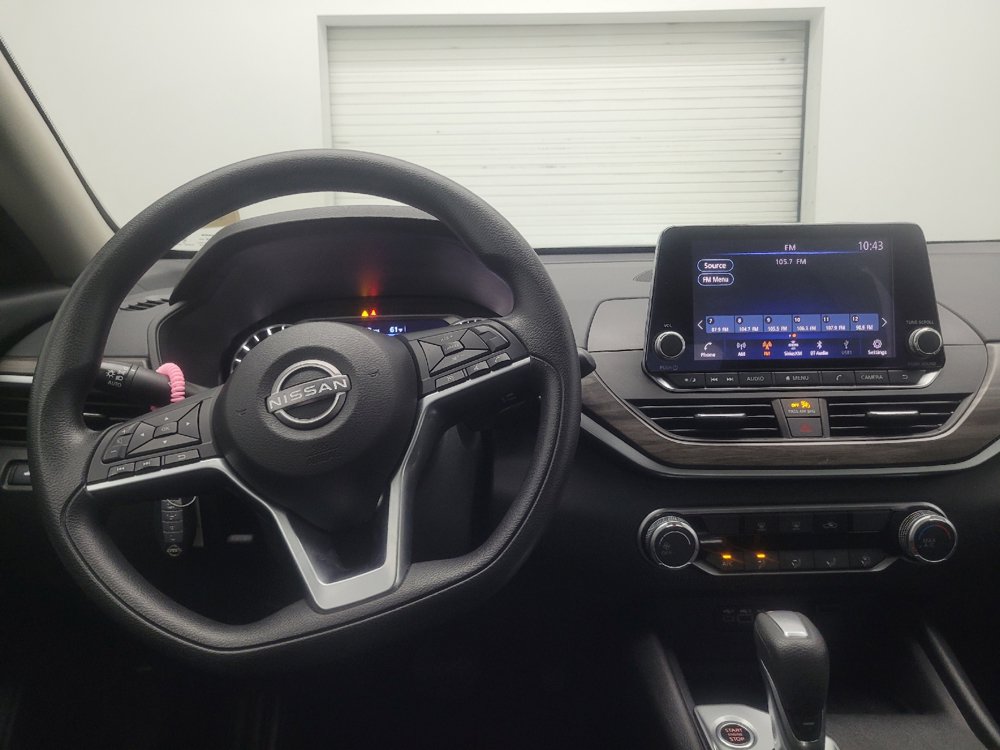 Used 2025 Nissan Altima 2.5 SV FWD image 22