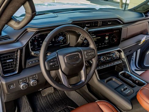 Used 2026 GMC Sierra 3500 Denali Ultimate w/ LPO, Black Badging Package image 17