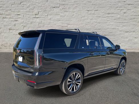 Used 2025 Cadillac Escalade ESV Sport image 5