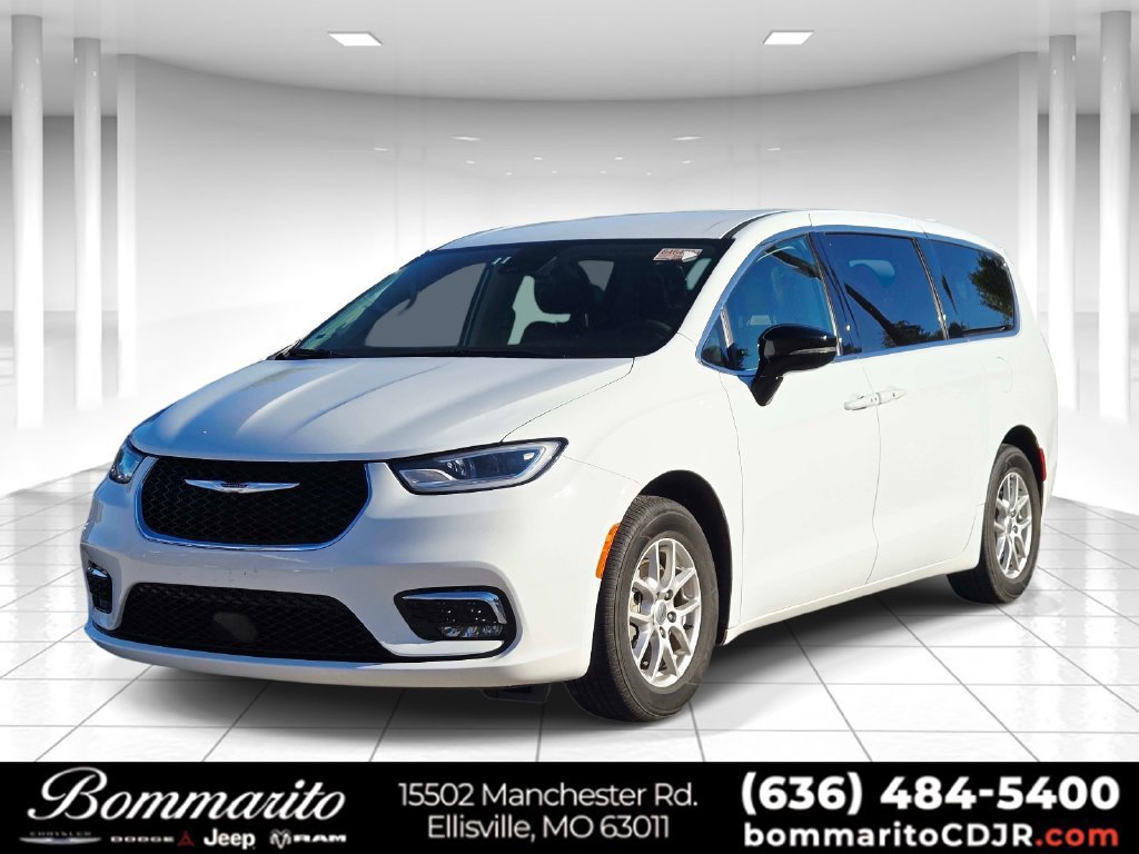 Used 2024 Chrysler Pacifica Touring-L FWD image 1