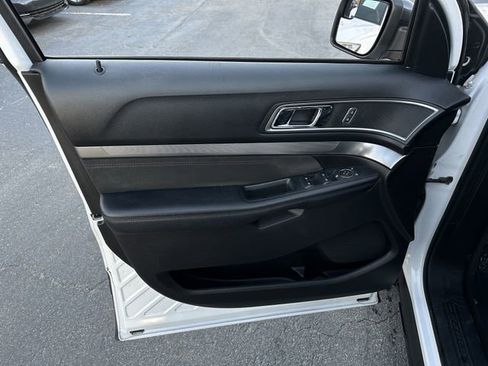 Used 2018 Ford Explorer XLT w/ Equipment Group 202A image 11