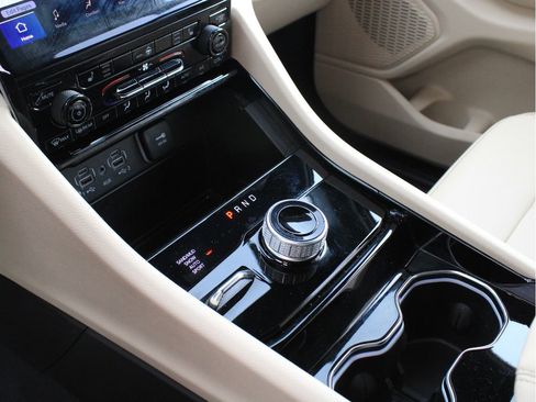 Used 2023 Jeep Grand Cherokee Limited image 21