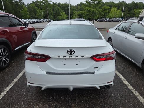 Used 2024 Toyota Camry SE w/ Convenience Package FWD image 4