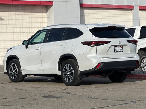 Used 2025 Toyota Highlander XLE image 7