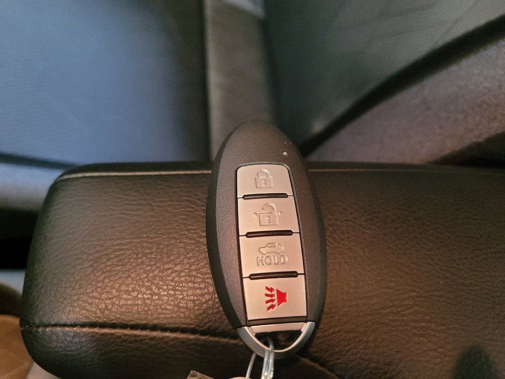 Used 2025 Nissan Versa SV w/ Trunk Package FWD image 32