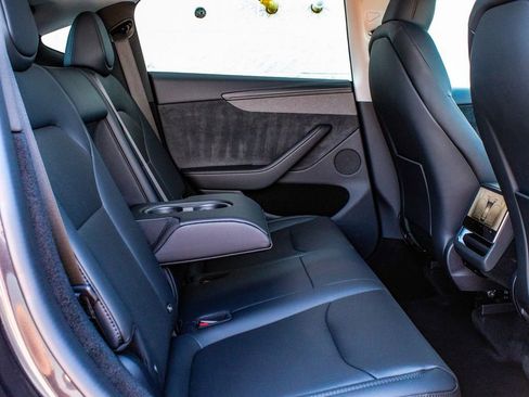 Used 2026 Tesla Model Y Long Range image 37