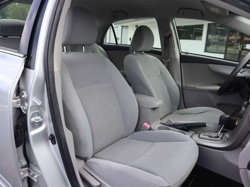 Used 2013 Toyota Corolla LE FWD image 5