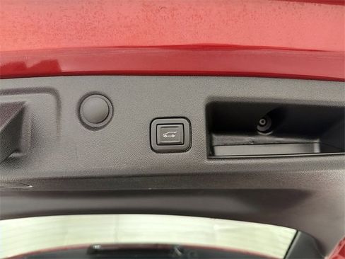 Certified 2024 Chevrolet Equinox LT w/ LPO, Floor Liner Package image 17