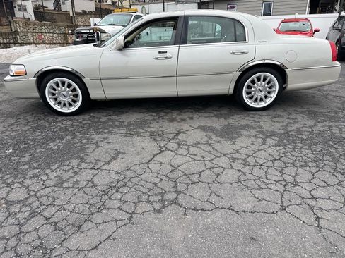 Used 2007 Lincoln Town Car Signature image 7