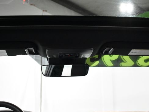 Used 2025 Toyota Camry SE image 29