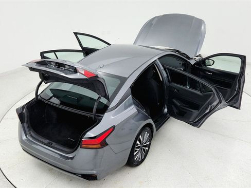 Used 2024 Nissan Altima 2.5 SV image 23