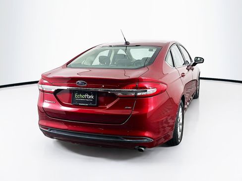 Used 2017 Ford Fusion SE w/ Fusion SE Technology Package FWD image 9