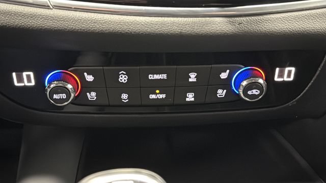Used 2018 Buick Enclave Premium w/ LPO, Hit The Road Package AWD/4WD image 17