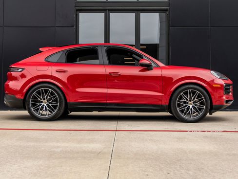 Certified 2024 Porsche Cayenne Coupe AWD/4WD image 12