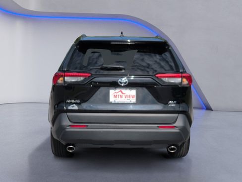 Used 2025 Toyota RAV4 XLE AWD/4WD image 6