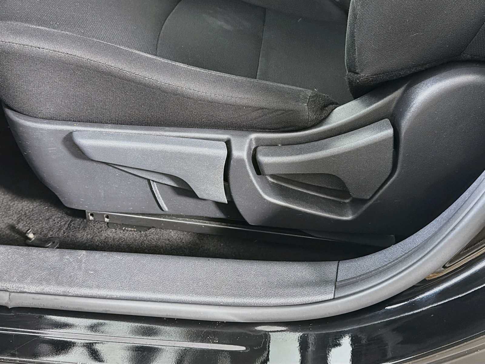 Used 2025 Nissan Sentra S FWD image 17
