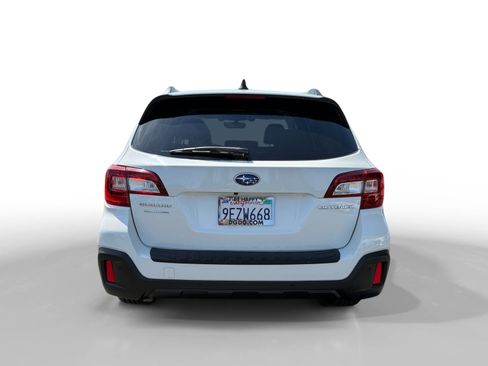 Used 2018 Subaru Outback 2.5i Touring w/ Popular Package #3 AWD/4WD image 4