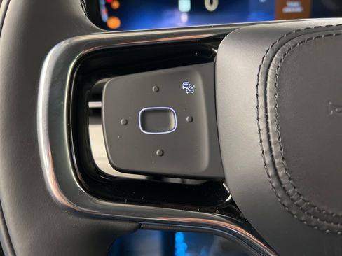 Used 2025 Lincoln Nautilus Premier image 20