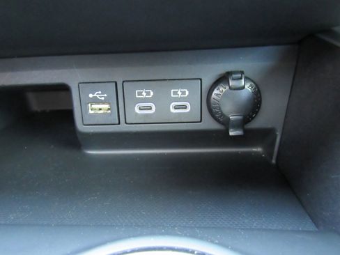 Used 2023 Toyota Highlander Bronze Edition AWD/4WD image 19