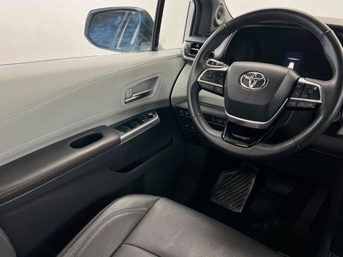 Used 2023 Toyota Sienna XSE w/ XSE Plus Package FWD image 11
