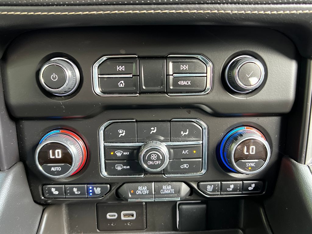 Used 2023 Chevrolet Tahoe Premier AWD/4WD image 18