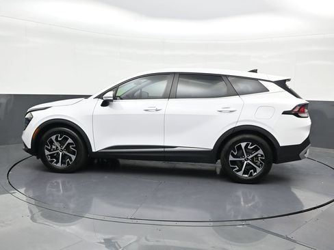 Used 2024 Kia Sportage EX FWD image 2