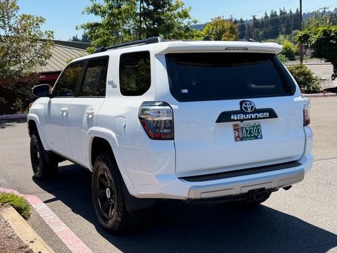 Used 2020 Toyota 4Runner TRD Off-Road Premium w/ Moonroof Package AWD/4WD image 5