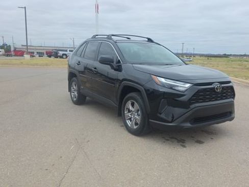 Used 2025 Toyota RAV4 LE AWD/4WD image 4