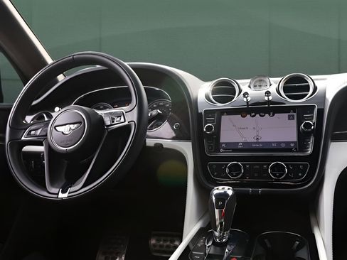 Used 2020 Bentley Bentayga Design Series image 41