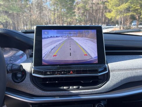 Certified 2024 Jeep Compass Latitude image 15