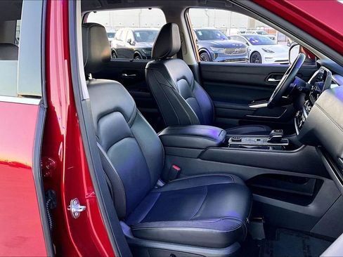 Used 2022 Nissan Pathfinder SL image 10