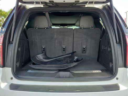 Used 2023 Chevrolet Tahoe Z71 w/ Luxury Package AWD/4WD image 10