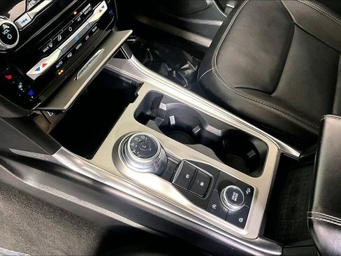 Used 2023 Ford Explorer Limited AWD/4WD image 17