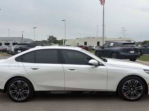 Used 2026 BMW 530i xDrive w/ M Sport Package image 11