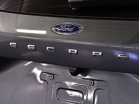 Used 2023 Ford Escape Active w/ Tech Pack #2 AWD/4WD image 9