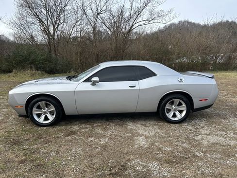 Used 2023 Dodge Challenger SXT image 4