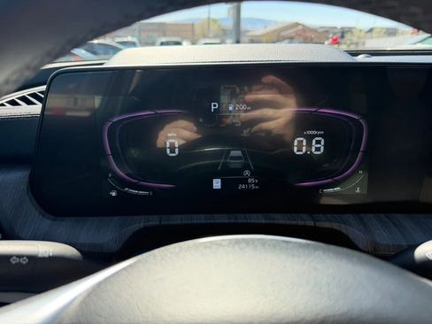 Used 2024 Kia Telluride EX w/ EX Captain's Chair Package image 11