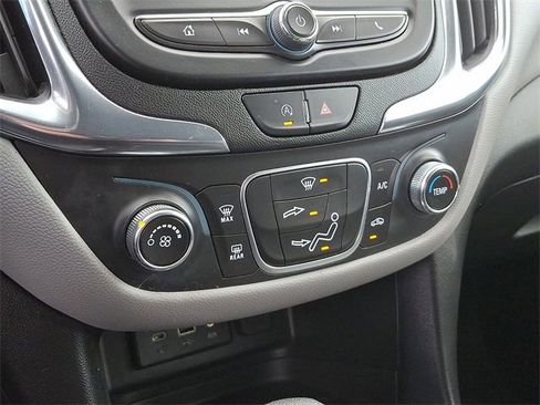 Used 2023 Chevrolet Equinox LS w/ LS Convenience Package image 18
