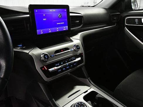 Used 2022 Ford Explorer XLT image 22
