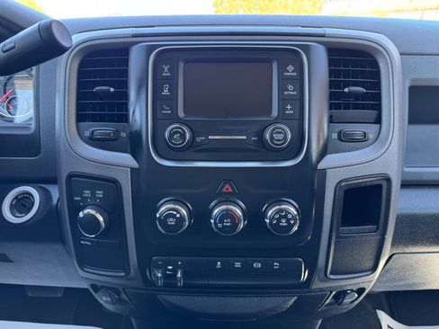 Used 2015 RAM 2500 Tradesman w/ Chrome Appearance Group AWD/4WD image 17