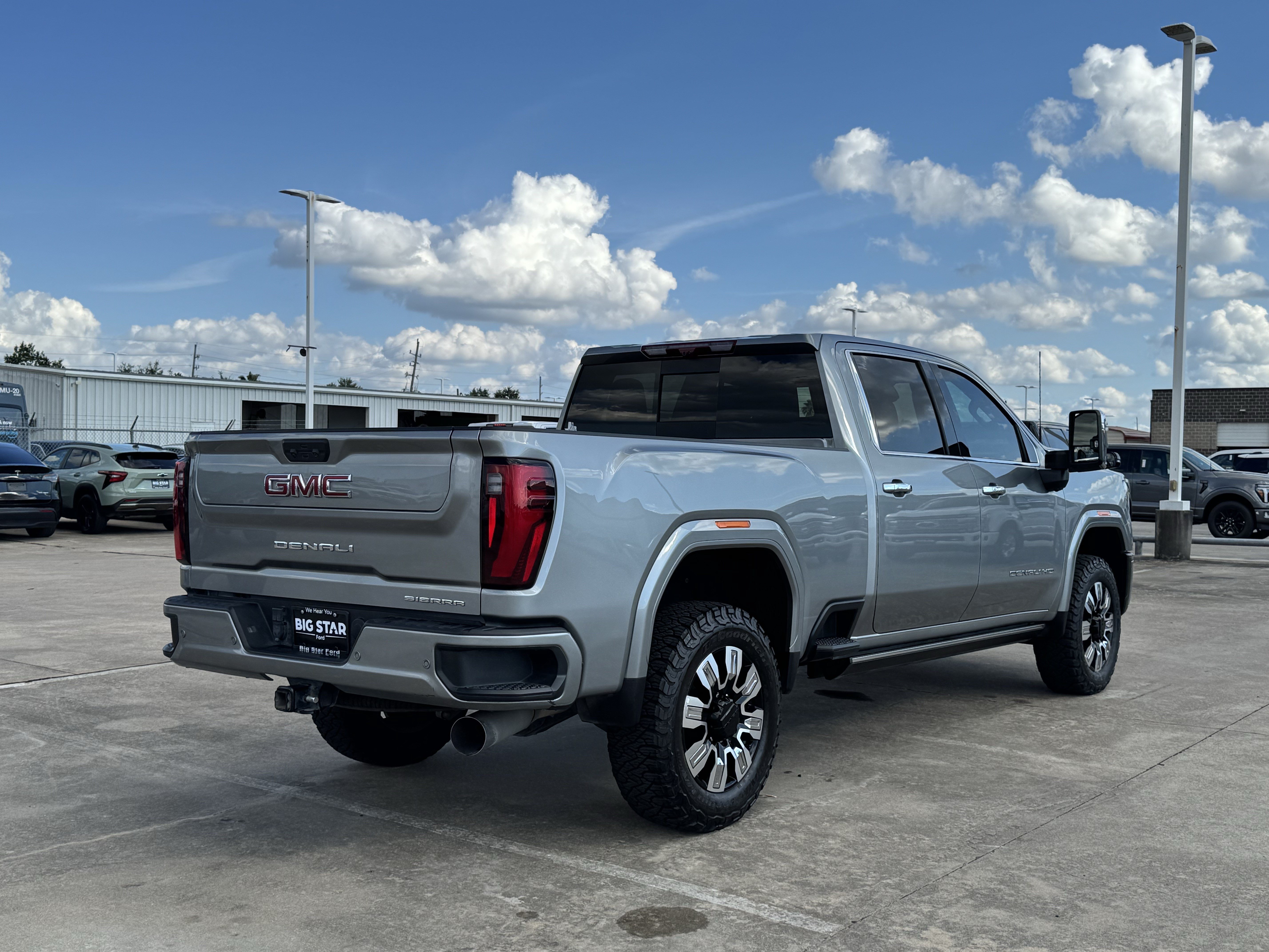 Used 2025 GMC Sierra 2500 Denali w/ Denali Reserve Package AWD/4WD image 7