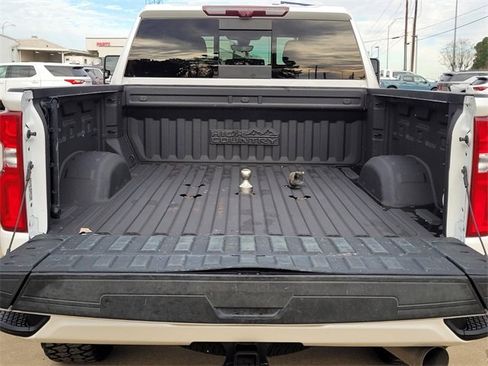 Used 2022 Chevrolet Silverado 2500 High Country w/ Z71 Off-Road Package image 9