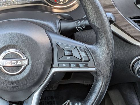 Used 2025 Nissan Altima 2.5 SV FWD image 18